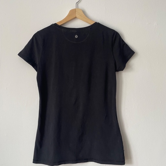 LULULEMON black t-shirt - Picture 2 of 3